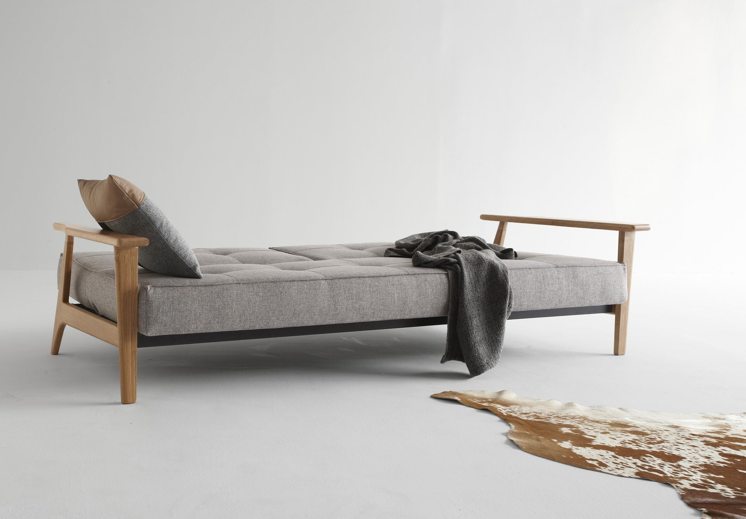 innovation slaapbank splitback armleuningen grijs bed